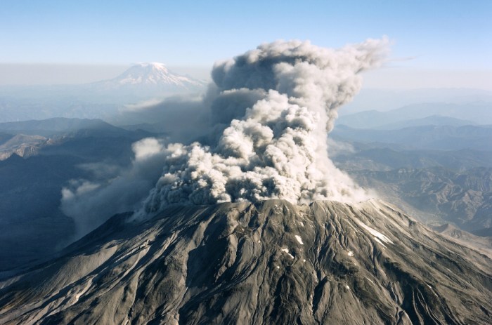 Mount rainier and mount st helens